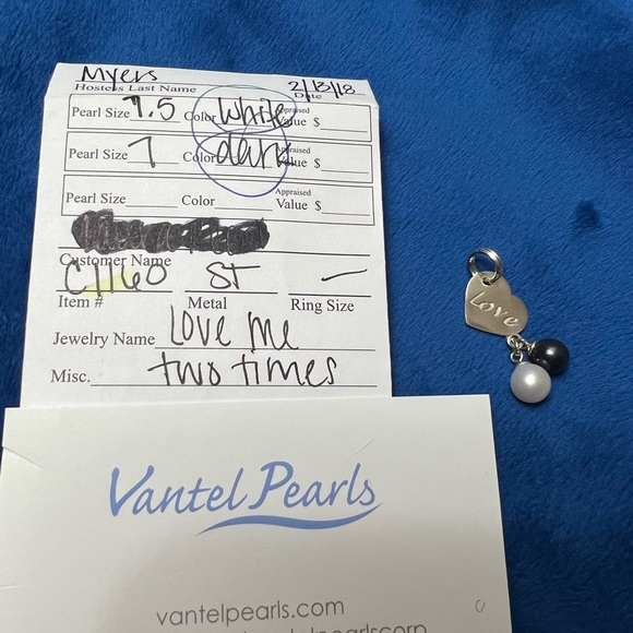 Vantel pearl charms$10 each - Picture 5 of 7